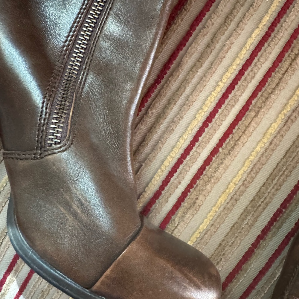 Born Brown Heeled Boots Classic Leather Design - Picture 7 of 9